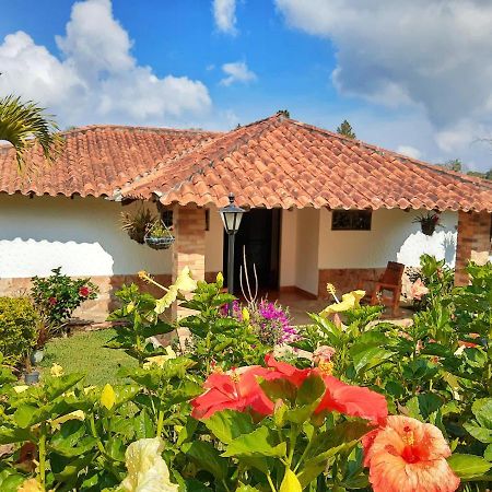 Casa Campestre Frente Acuarela -Mesa De Los Santos La Granja エクステリア 写真