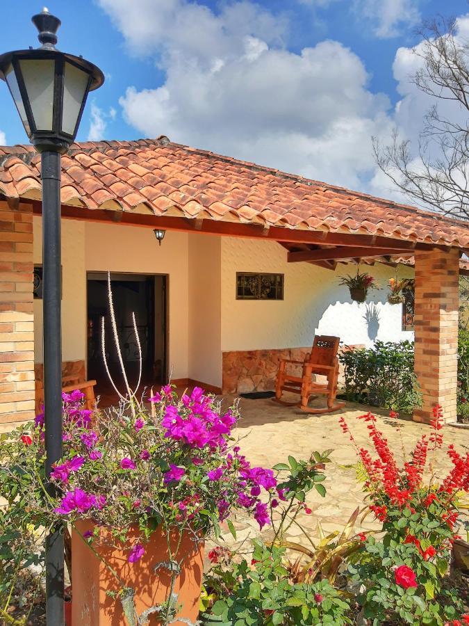Casa Campestre Frente Acuarela -Mesa De Los Santos La Granja エクステリア 写真