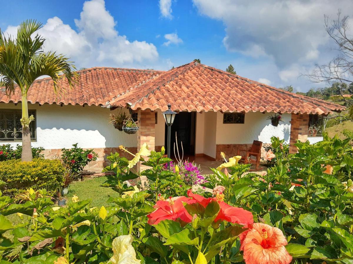 Casa Campestre Frente Acuarela -Mesa De Los Santos La Granja エクステリア 写真