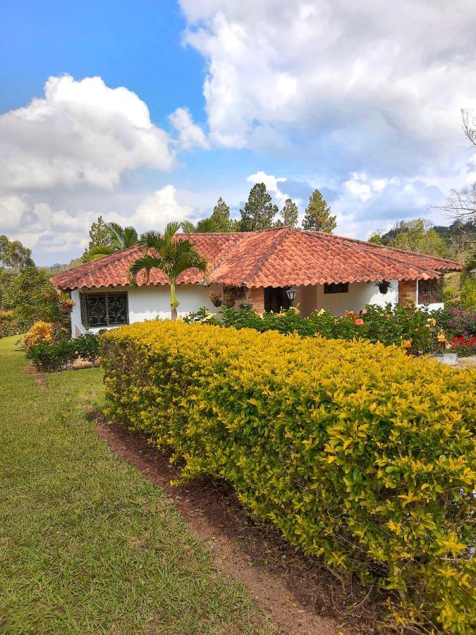 Casa Campestre Frente Acuarela -Mesa De Los Santos La Granja エクステリア 写真